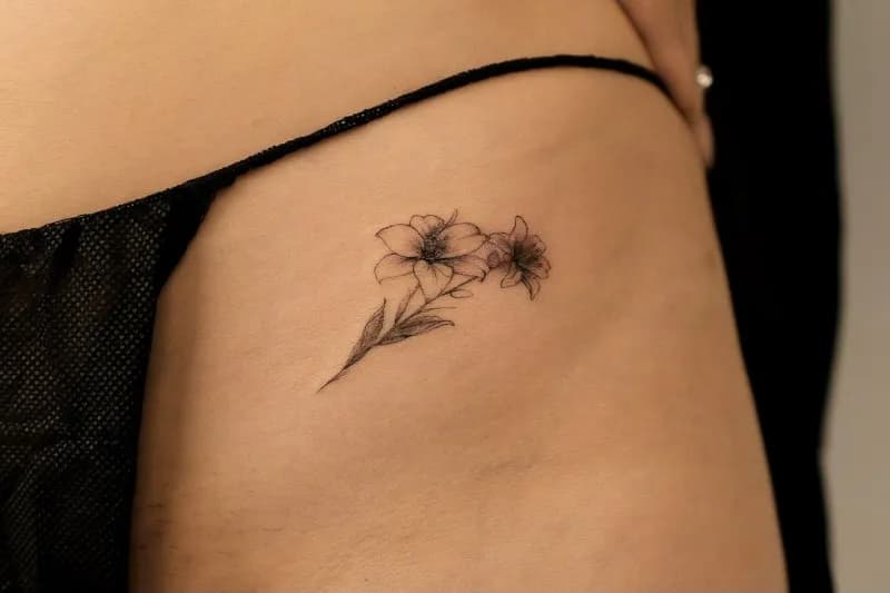 꽃타투, 백합타투, 미니타투, 여자타투, 장골타투, 홍대타투, 서울타투, 타투, tattoo, girltattoo, flowertattoo, seoultattoo, hongdaetattoo