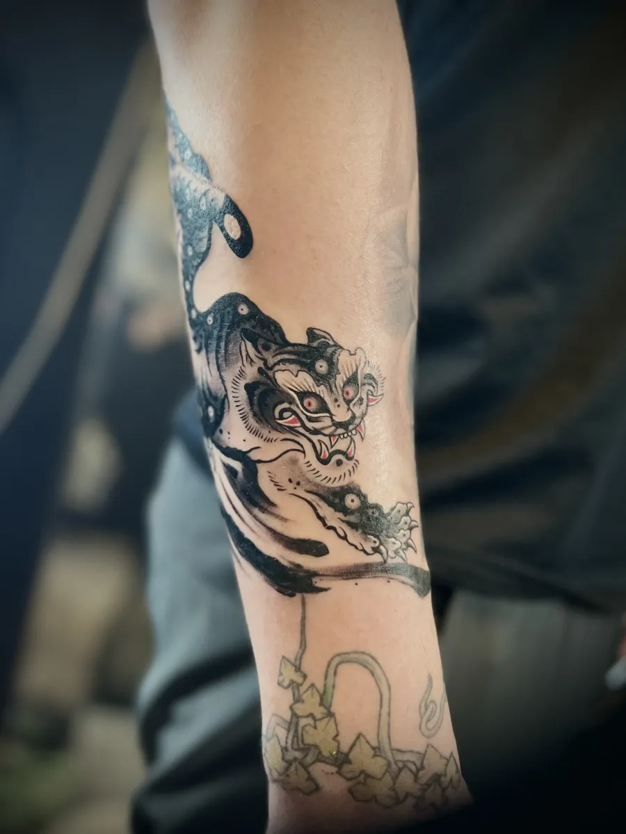 묘당타투 검은 호랑이 ⚡ - 1