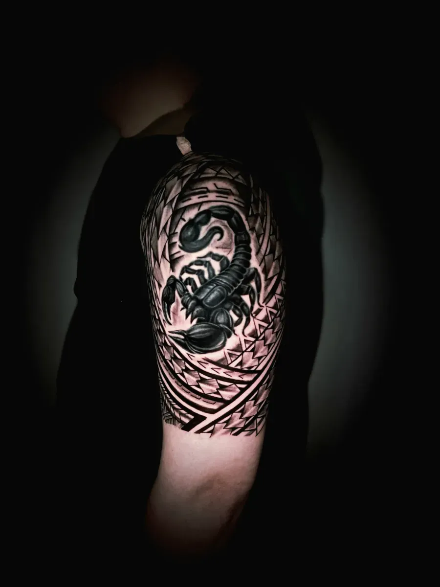 커버업 전갈 폴리네시안