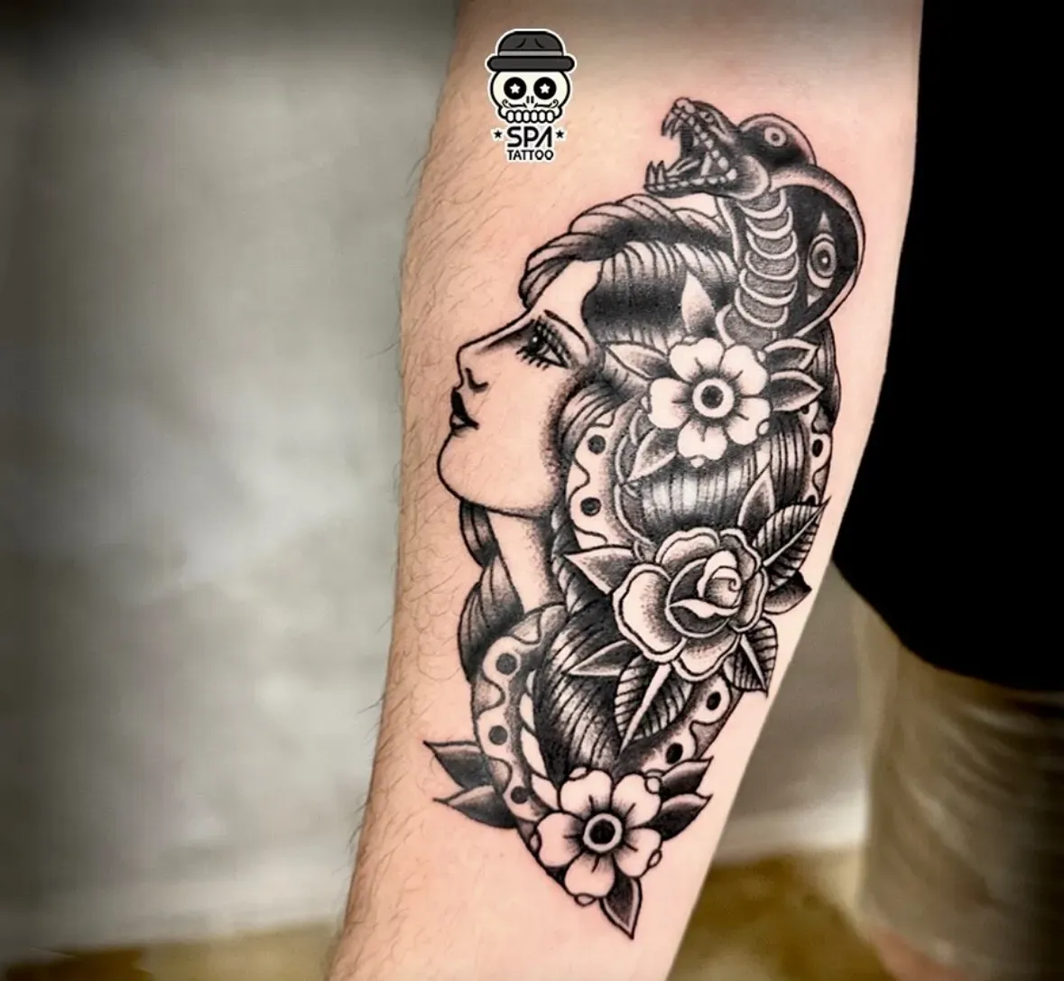 ์ฌ๋ ๋ธ๋์ค์ฟจ ๋ฑ ๊ณผ ์ฌ์ธ