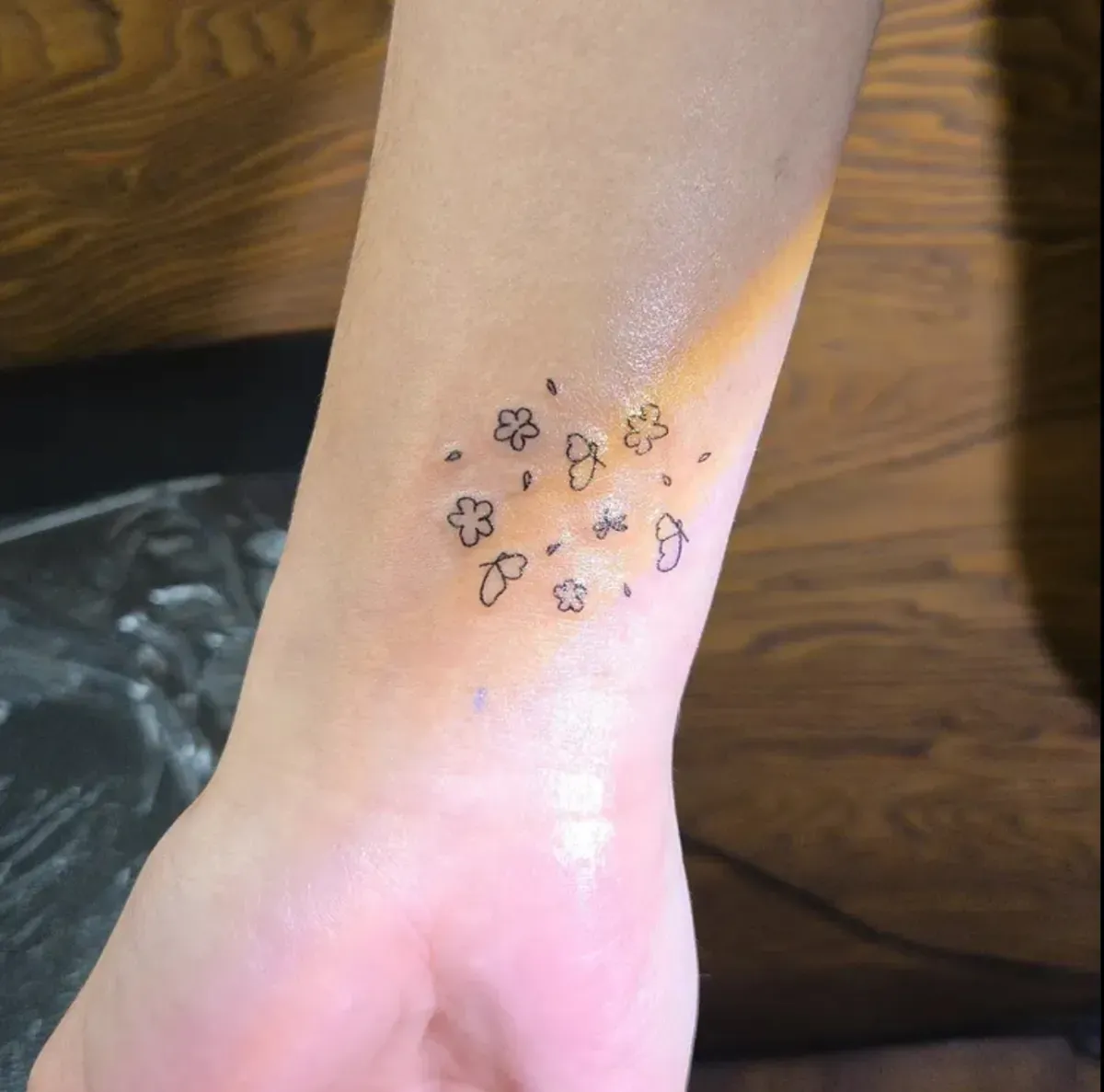 나비 꽃잎 타튜 - 1