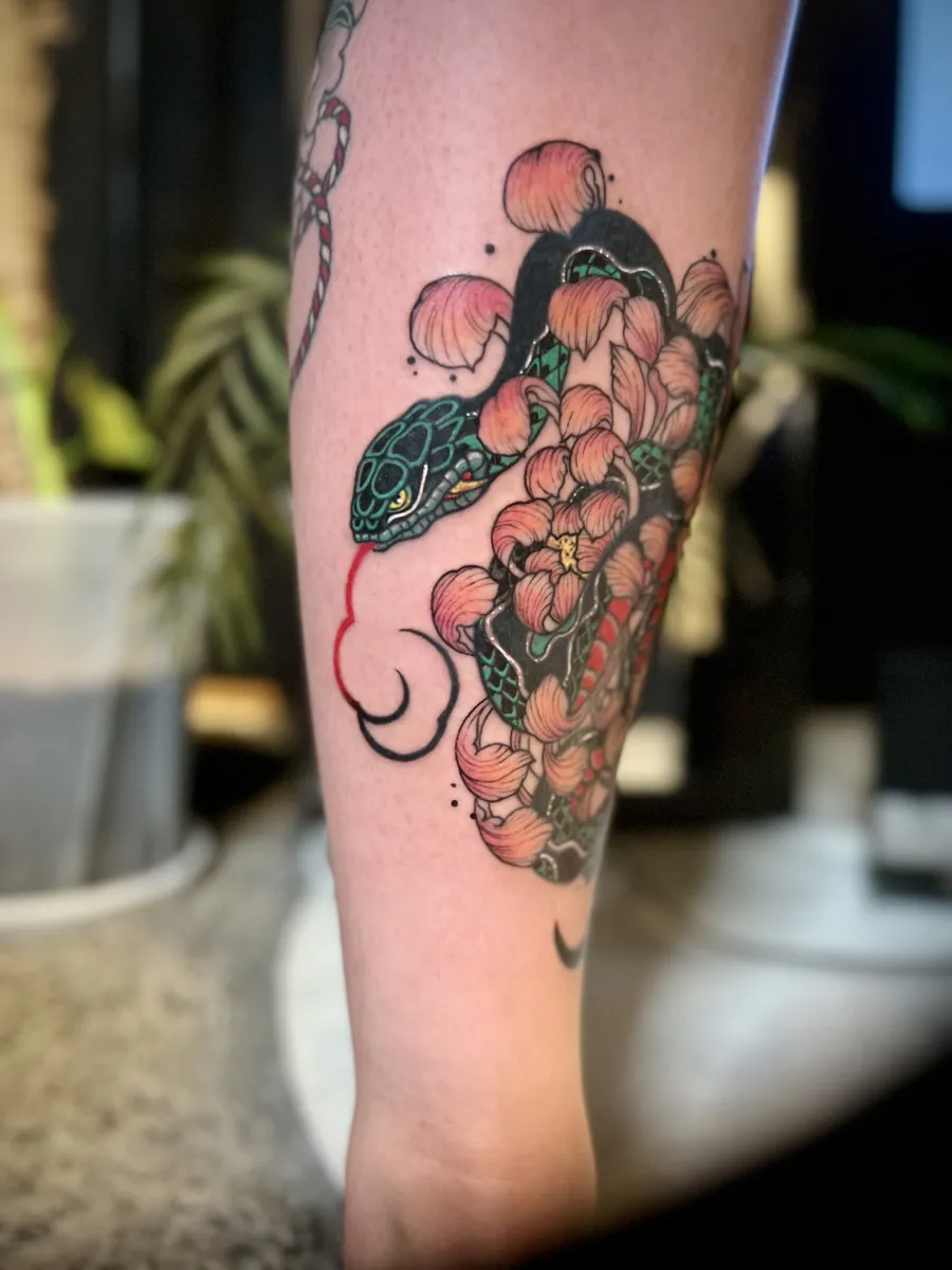 묘당타투 뱀과 국화 - 1