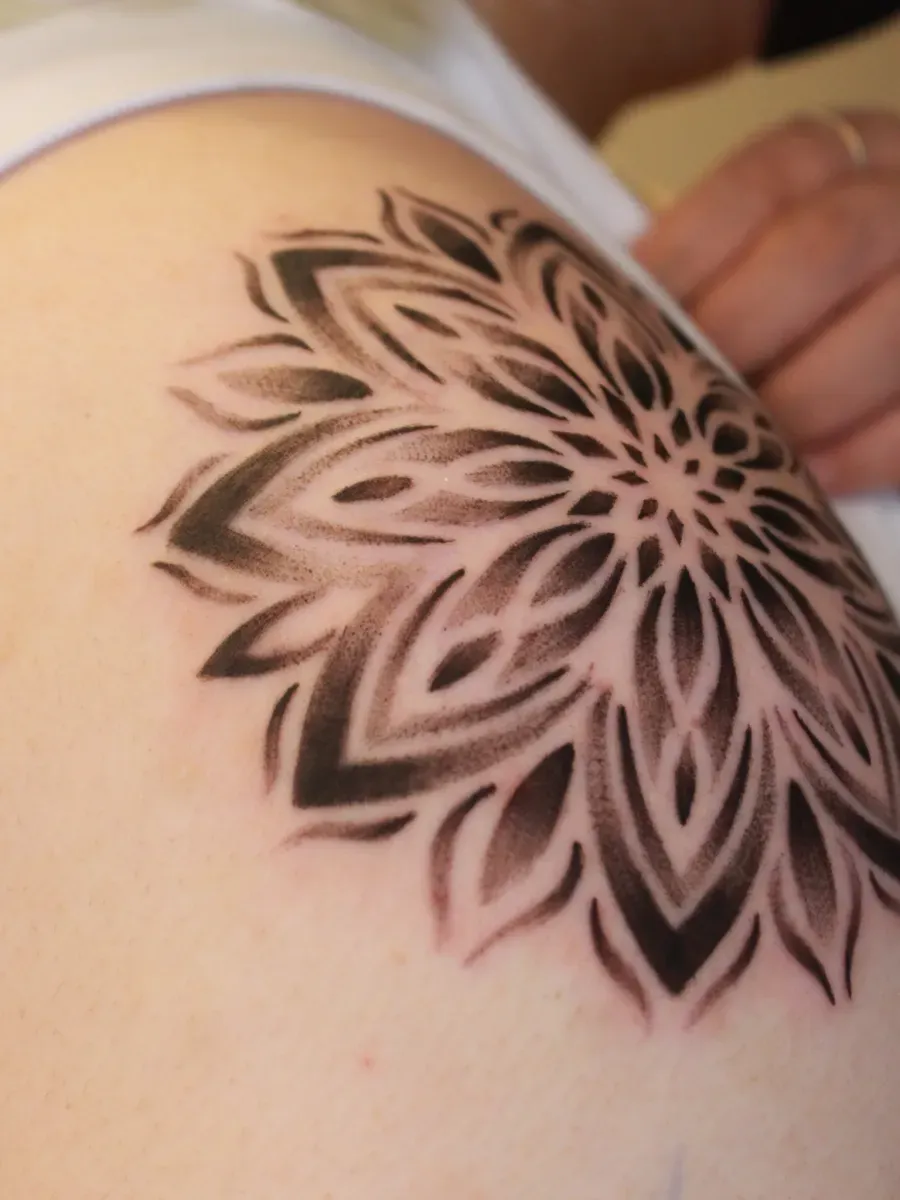 만다라 어깨 타투