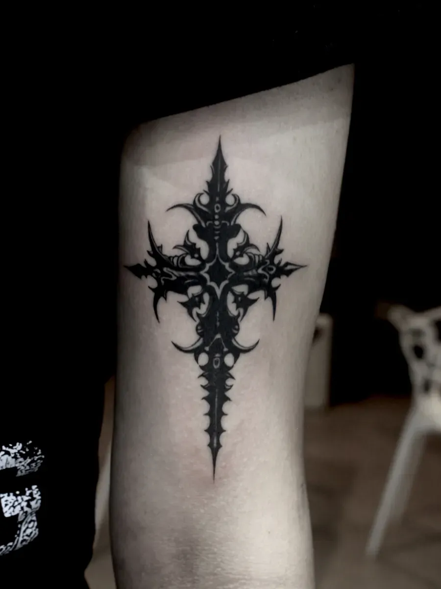 십자가 블랙워크 타투