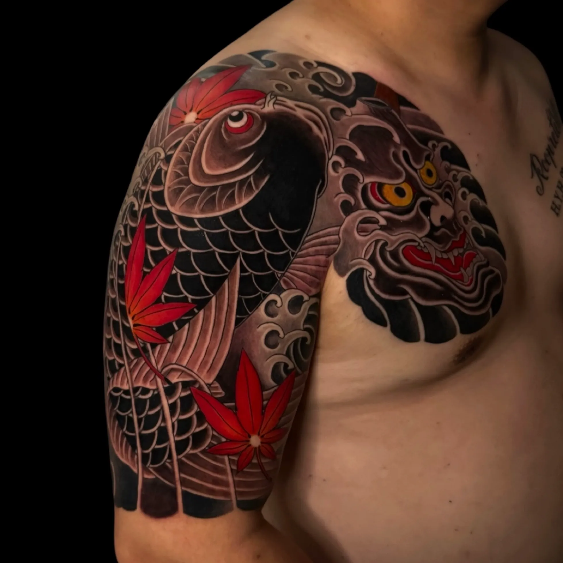 잉어 와 한야 가슴반팔