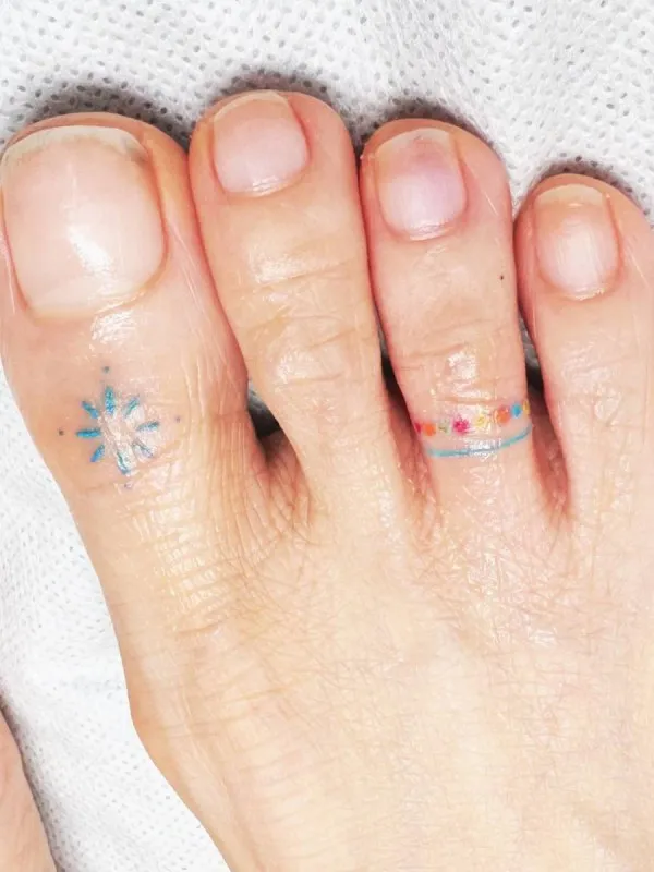 발가락 컬러타투