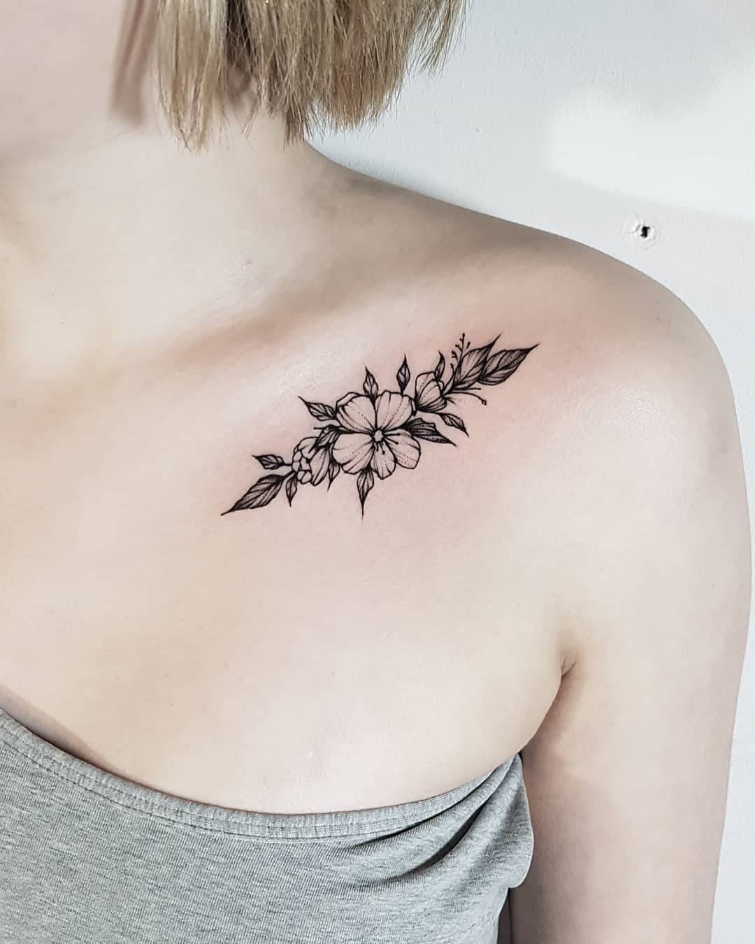 기존 흉터를 새로운 디자인으로 덮어 완성한 작품