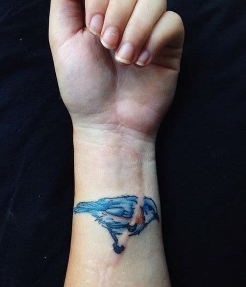 흉터를 자연스럽게 풀어낸 작업