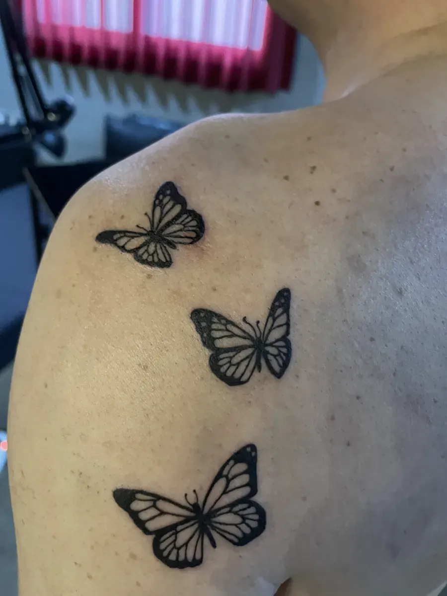 남자 어깨 나비 타투 새긴 후기 강북구 타투 - 1