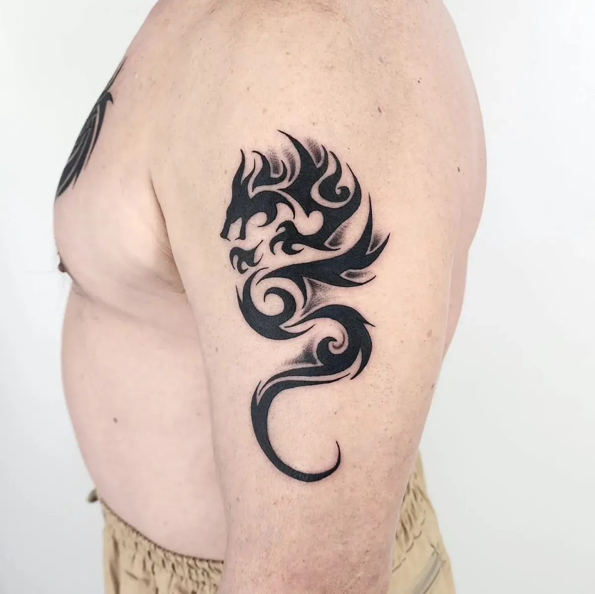 어깨 용트라이벌 타투 - 1