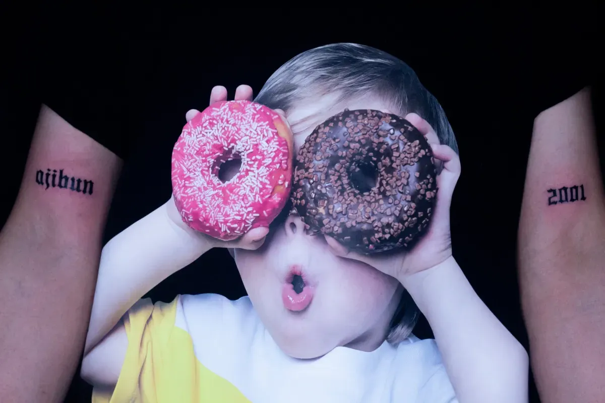 양팔 레터링 - 1